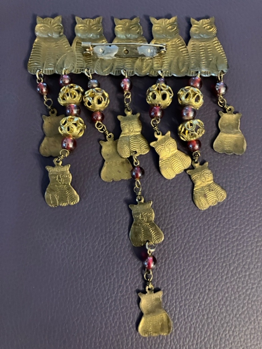 Attention Cat Fans-Gold-Tone Cat Dangle Brooch with Maroon Beads - Picture 3 of 3